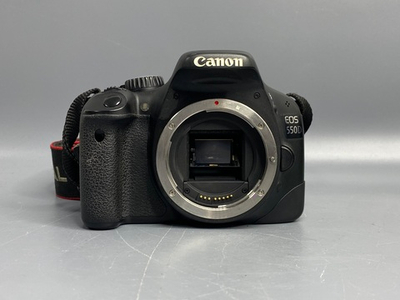 Canon 550D Kit 18-55mm 3.5-5.6 IS II 38.000 кадров