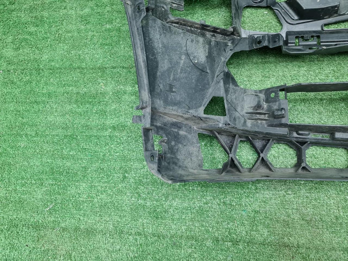 Кронштейн переднего бампера BMW 5er G30 (17-20)