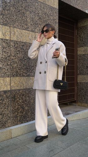 Двубортный бежевый пиджак из шерсти