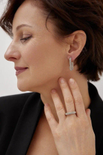 Серьги пусеты прямоугольники, усыпанные серыми кристаллами, оттенок "теплое" серебро