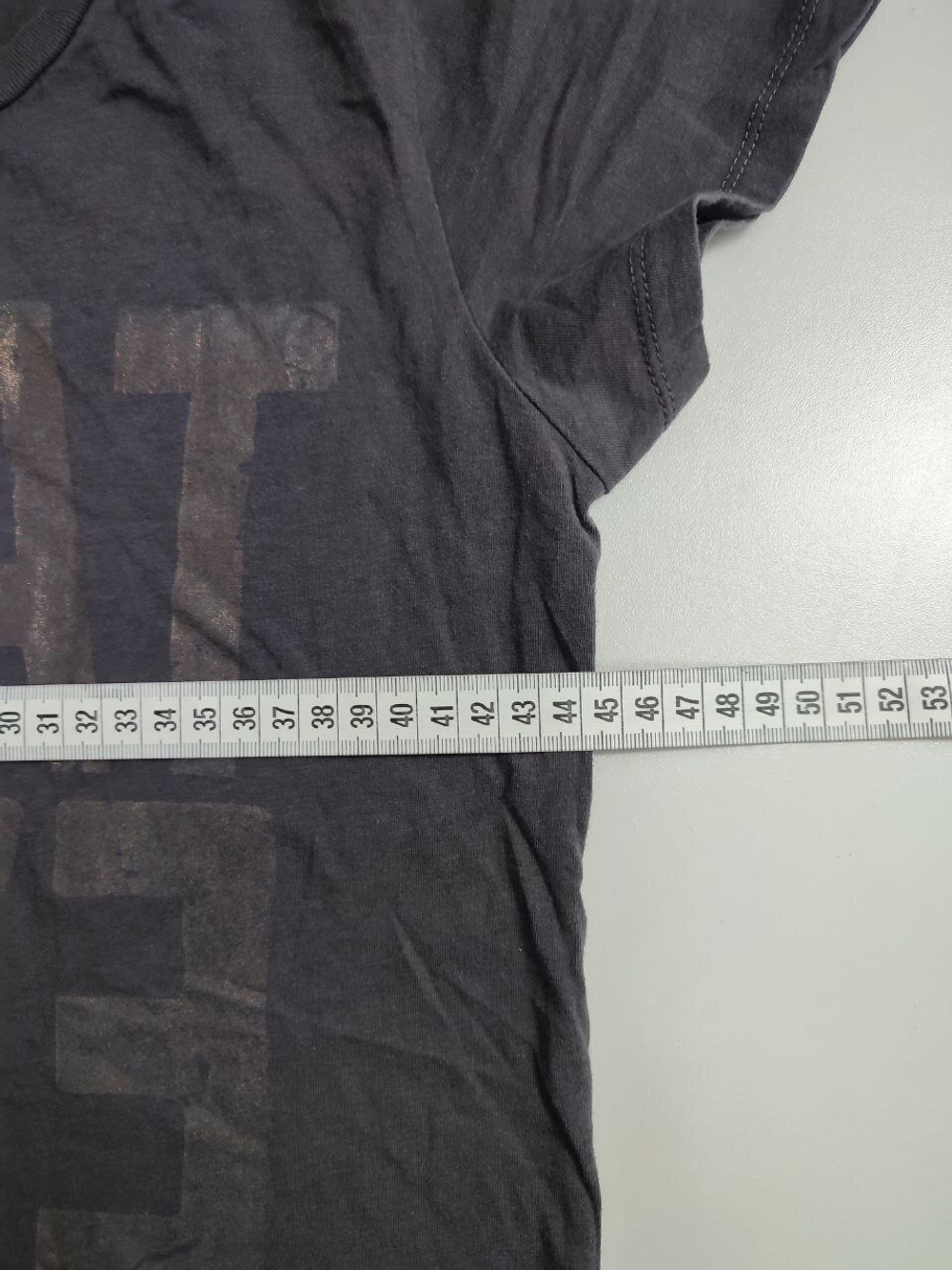 Футболка темная с принтом 46 размер