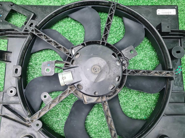 Диффузор с вентилятором Renault Logan 2 (14-22)