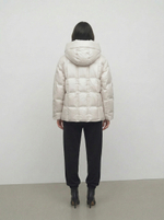 Легкая пуховая куртка