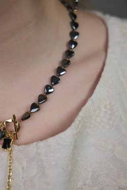Колье "Амора" из гематита с черным цирконом, оттенок золото