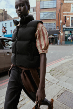 ZARA СТЕГАНЫЙ ЖИЛЕТ, ЧЕРНЫЙ