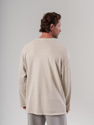 Бежевый лонгслив с необработанным краем