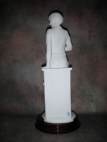 Статуэтка. Фарфор. Женщина врач. Capodimonte. Италия
