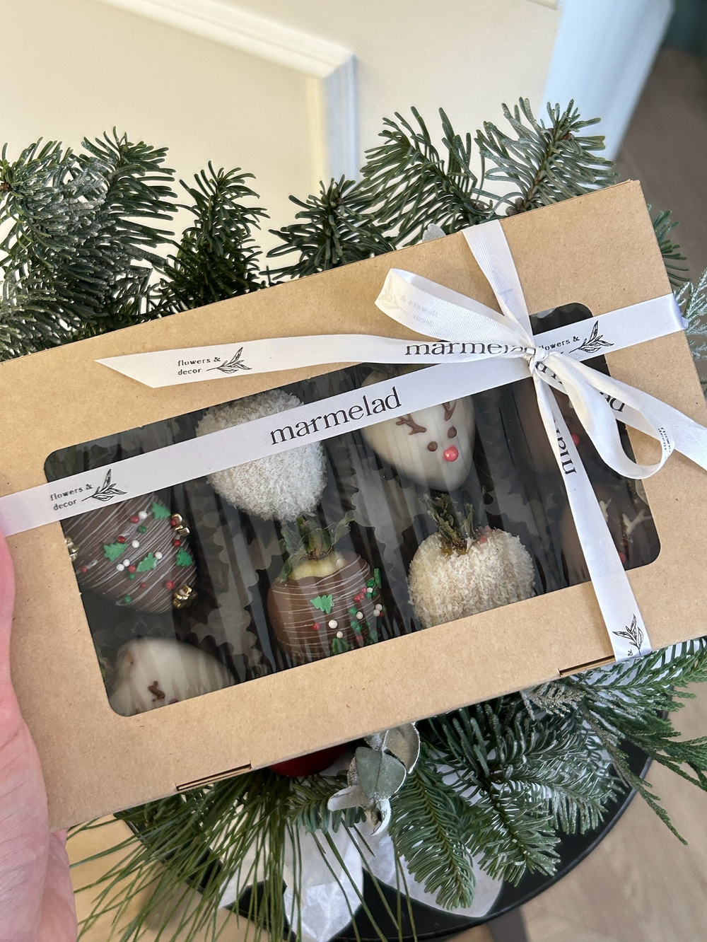 Клубника в шоколаде новогодний набор - 8 шт