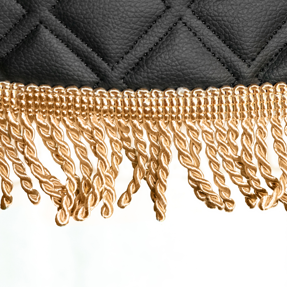 Шторы спального места с прихватами в кабину грузовика. Ламбрекен из экокожи с вышивкой Тигр и прихватами. Высота 1,5м, ширина одной стороны - 1,15м. Блэкаут, велюр. Черный цвет с бежевой бахромой