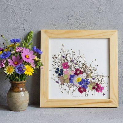 Картина из цветов “Скумпия, вербена и дельфиниум”