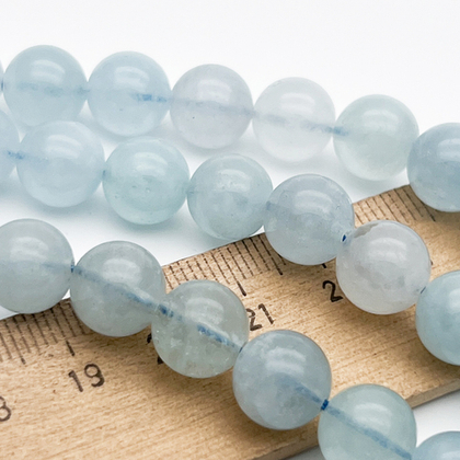 Аквамарин бусины, диаметр около 9,8-10,1 мм, цена за 9 шт (1/4 нити)