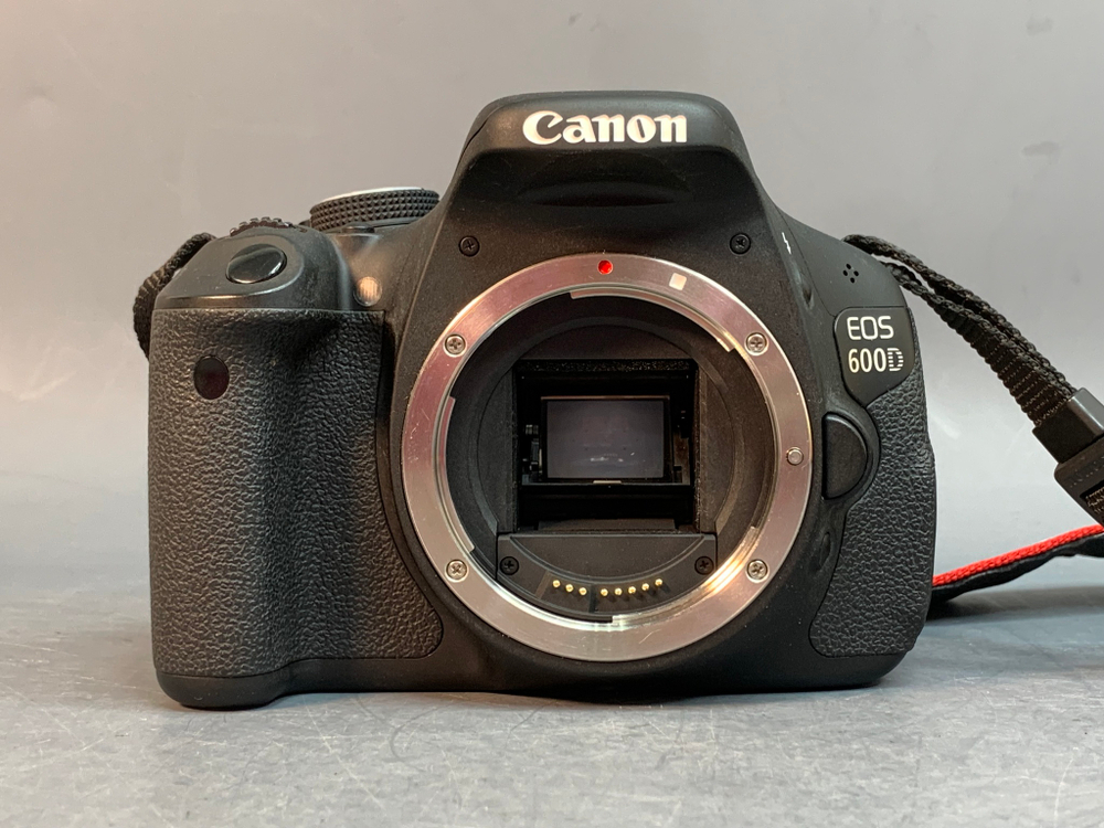 Canon 600D kit 18-55mm 3.5-5.6 IS ll 3.064 Кадров