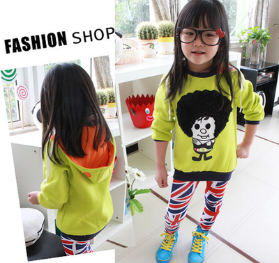 Худи с контрастной отделкой и принтом человека с аппликацией