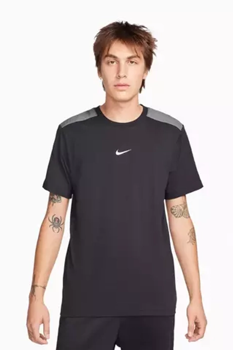 Футболка Nike Graphic Tee