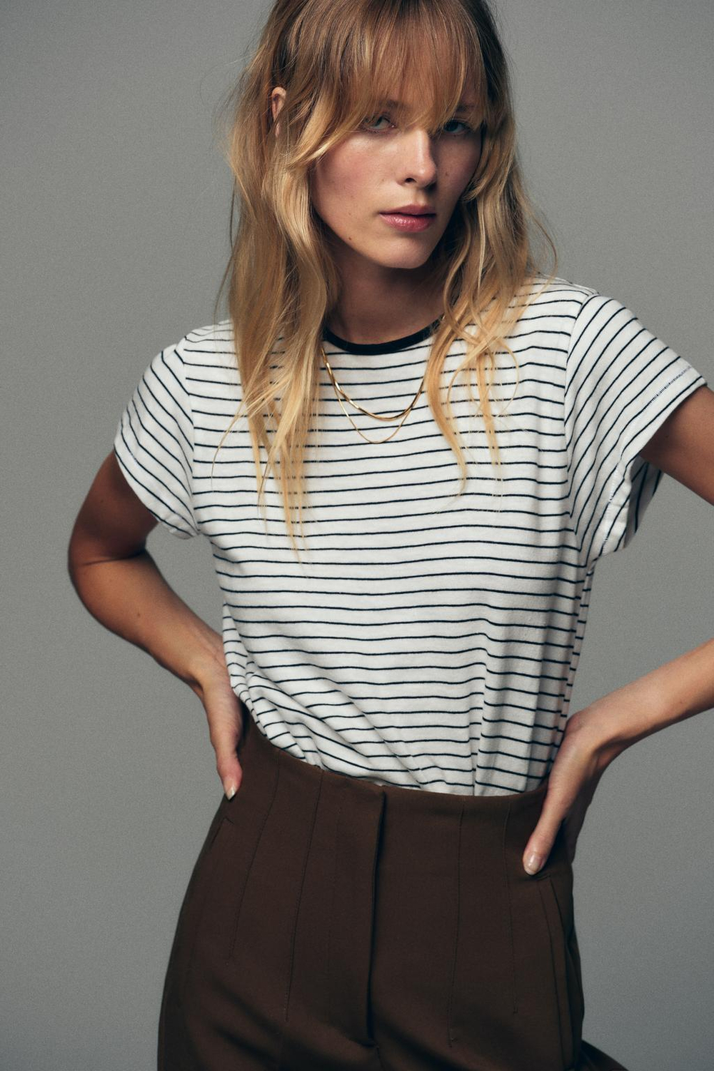 ZARA ФУТБОЛКА В СТИЛЕ РУСТИК С КОРОТКИМИ РУКАВАМИ, ПОЛОСКИ