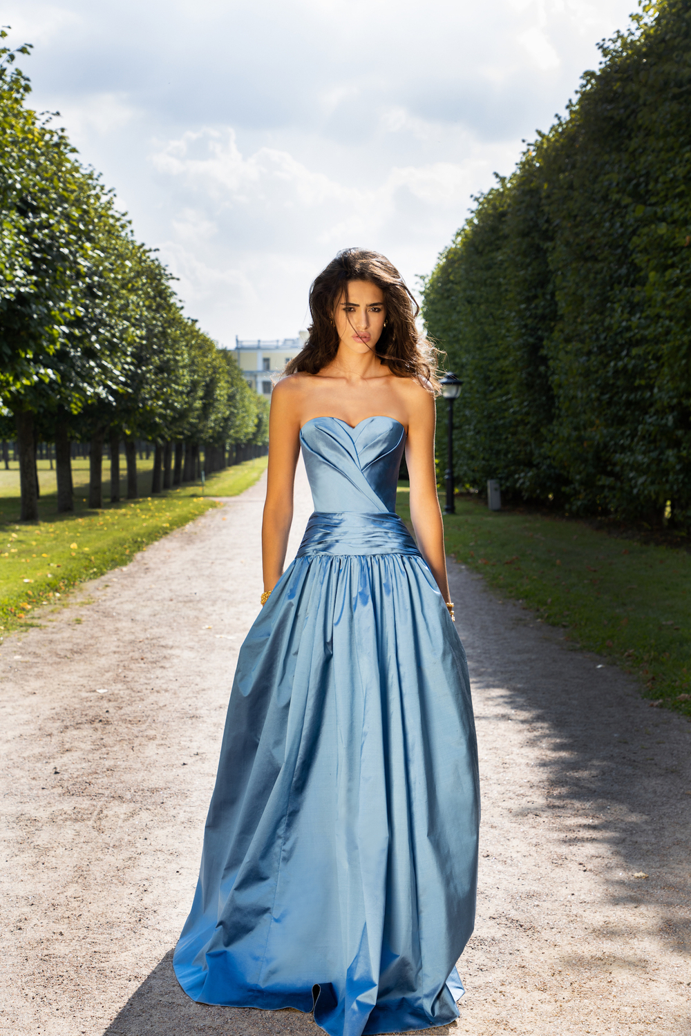 Платье макси корсетное шелковое с объемной юбкой