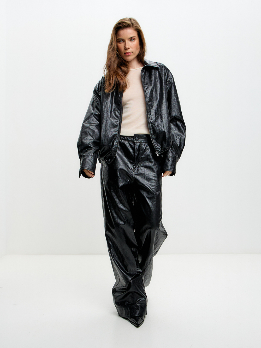 Брюки из экокожи UNI