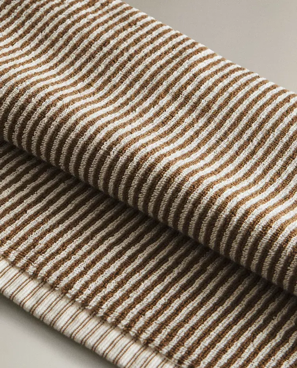 ZARA HOME БАННОЕ ПОЛОТЕНЦЕ В ПОЛОСКУ, ОЛИВКОВЫЙ