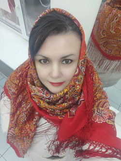 Платок из уплотненной шерстяной ткани с шелковой бахромой