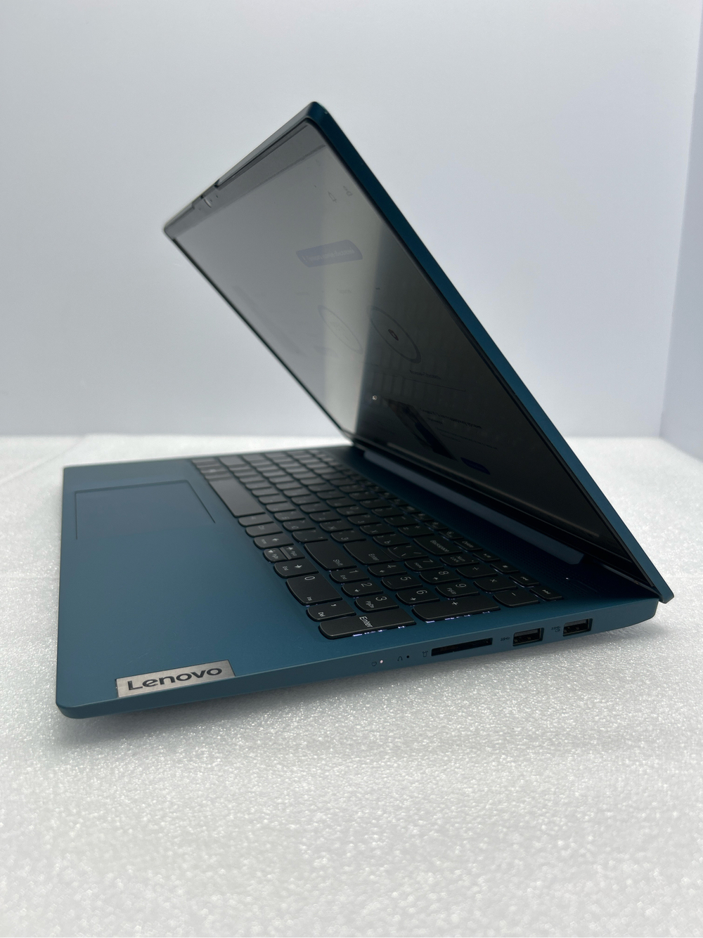 Ноутбук Lenovo 5-15IIL05 (81YK001FRK) 15.6"/Intel Core i3-1005G1/RAM 8GB/SSD 256GB/Intel UHD Graphics/IPS/1920x1080/DOS/Подсветка кл-ры: LED/Синий. Состояние: Уценка/дефект корпуса/ царапины на матрице