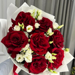 Элегантный букет бордовая французская Роза и эустома