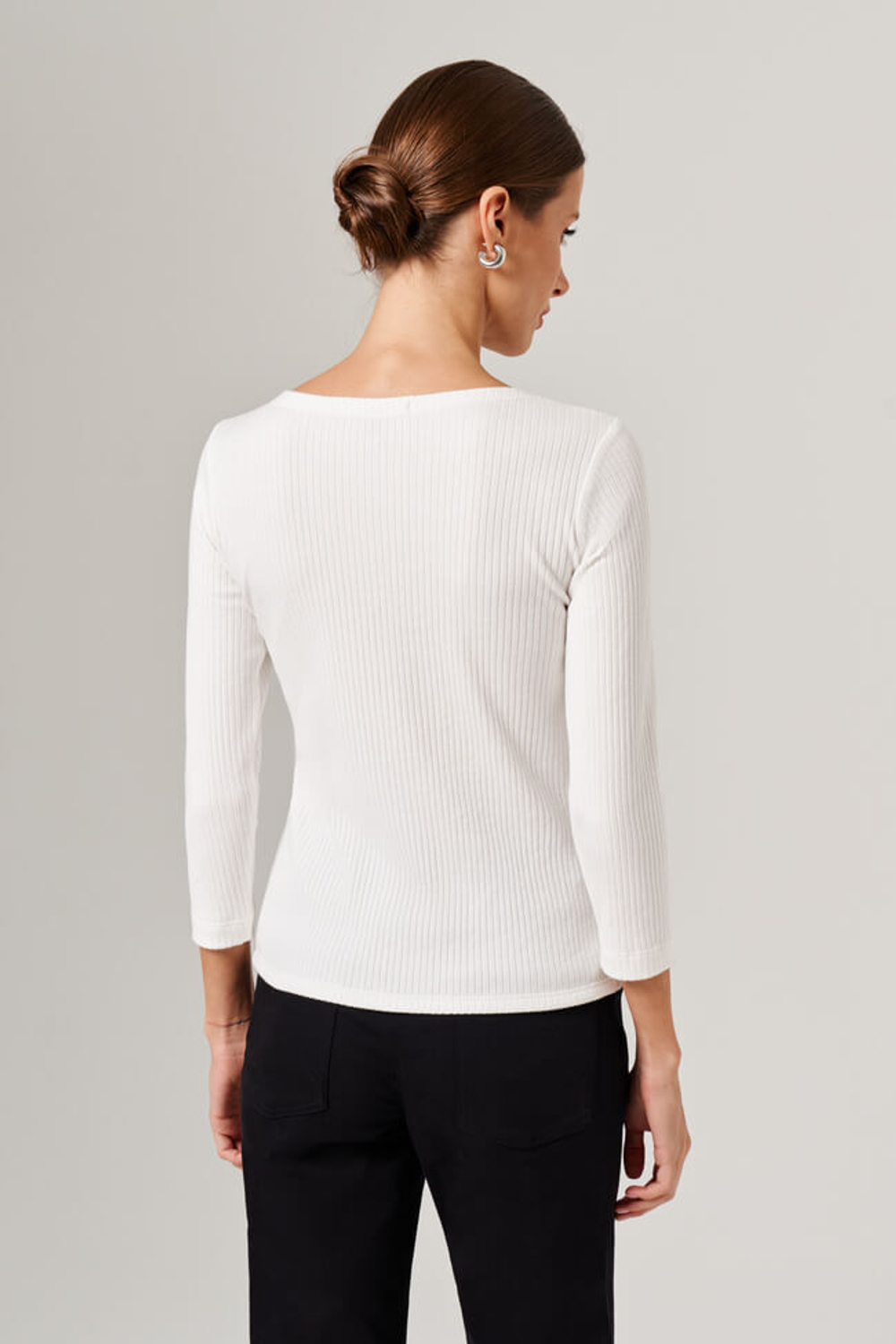 23134 Лонгслив женский (молочный)