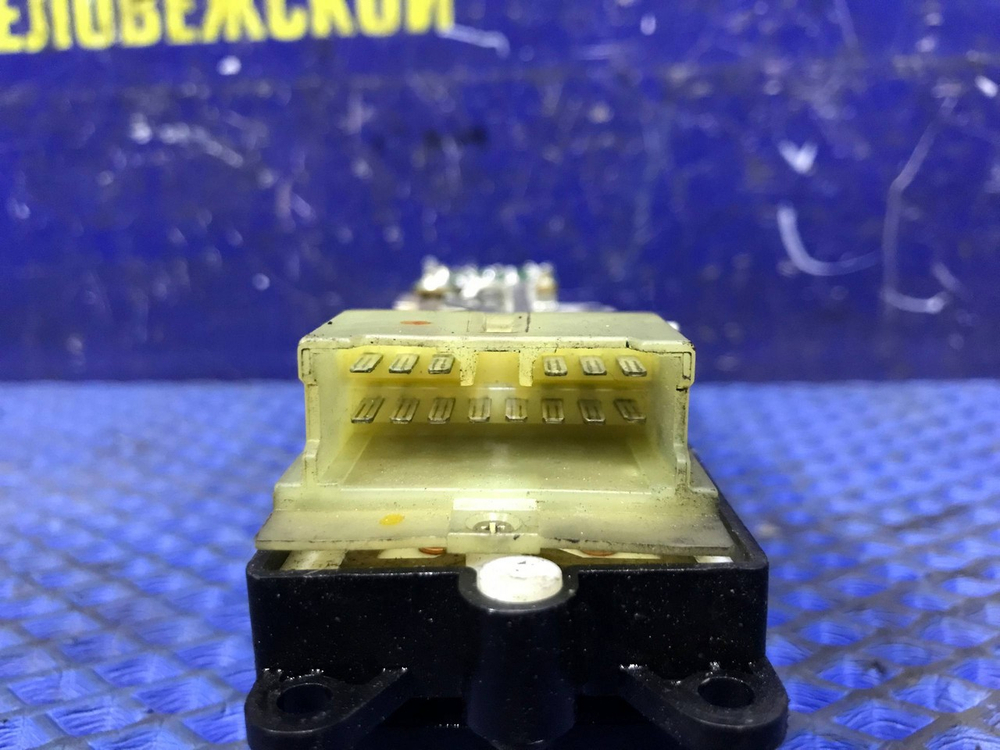 Блок управления стеклоподъемниками TOYOTA CORSA 1997