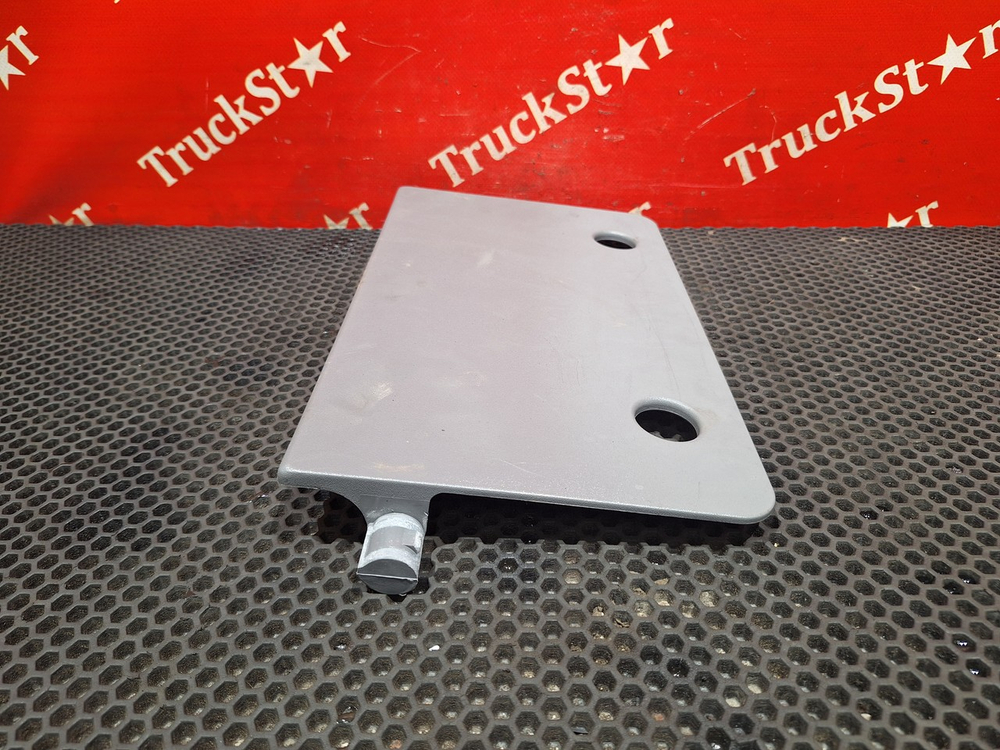 Крышка подножки нижней