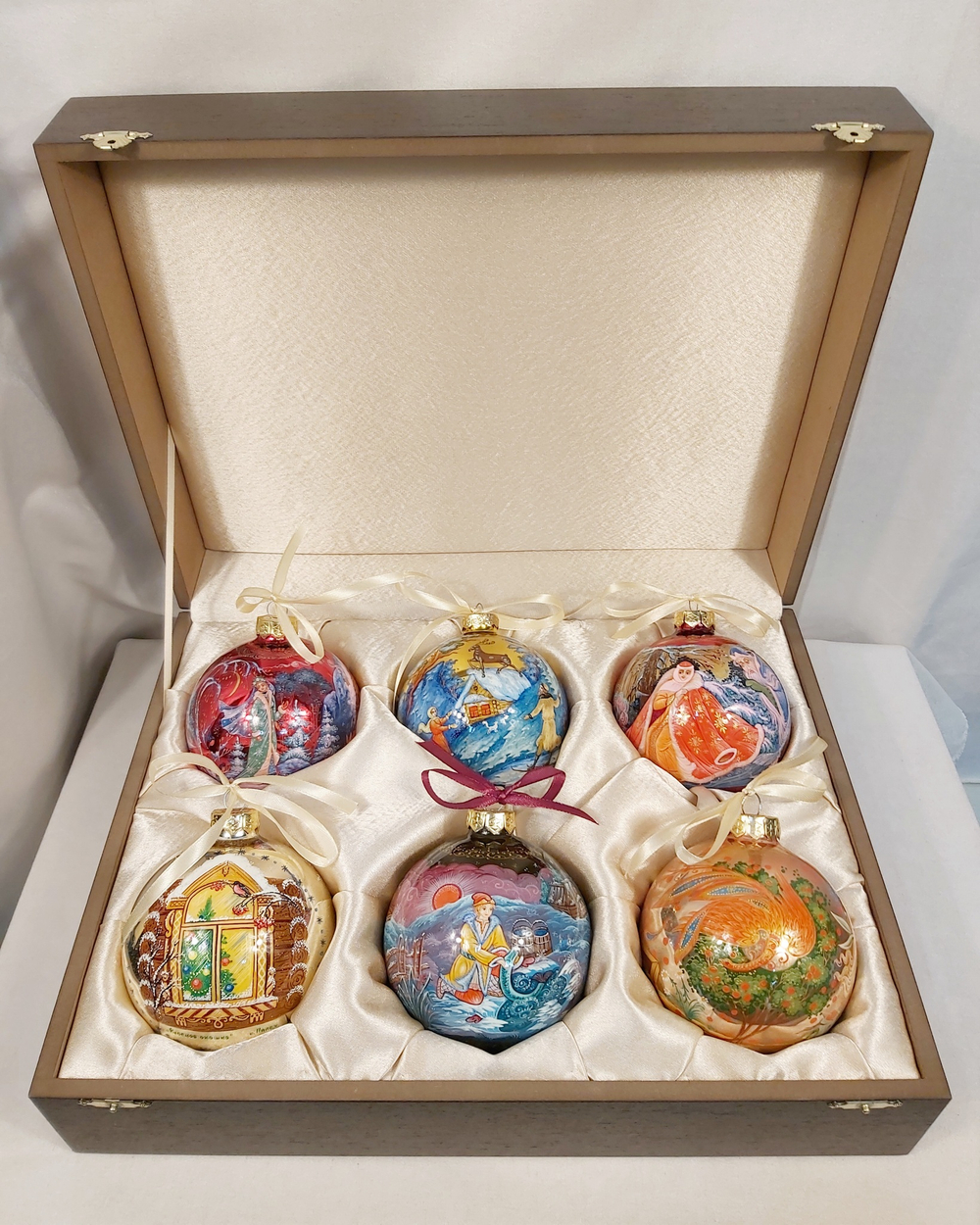 Сувенирный набор из 6-ти новогодних шаров с ручной росписью