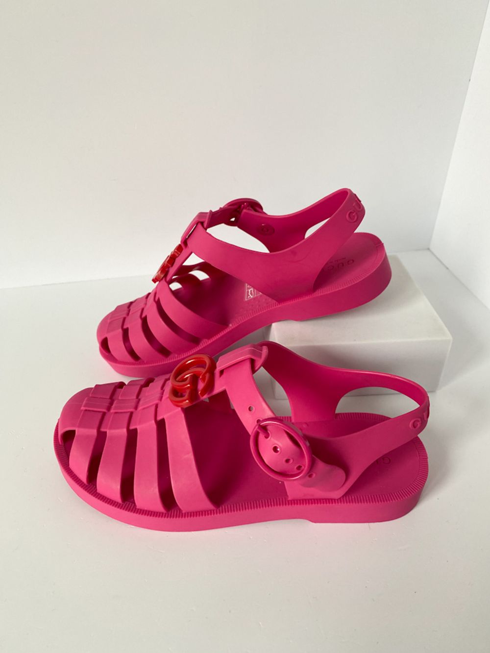 Новые резиновые сандалии Gucci, 28