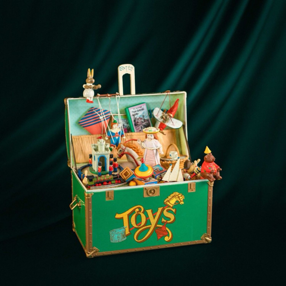 Винтаж: Музыкальная рождественская шкатулка фирмы ENESCO «Сундук с игрушками»