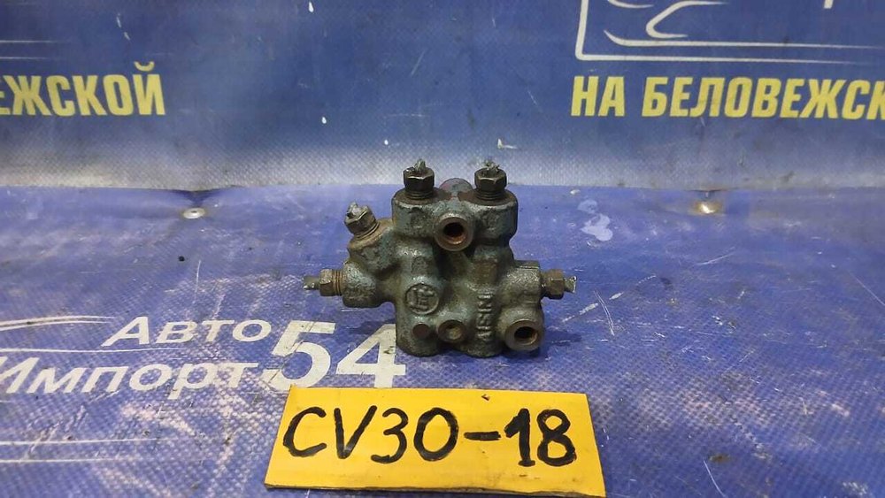 Распределитель тормозной TOYOTA CAMRY 1992