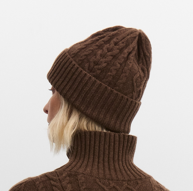 Шапка с аранами Коричневый