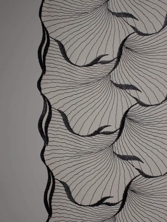 05-160 Вышивка на неэл. сетке 24 см, бежевый 775 /черный 170