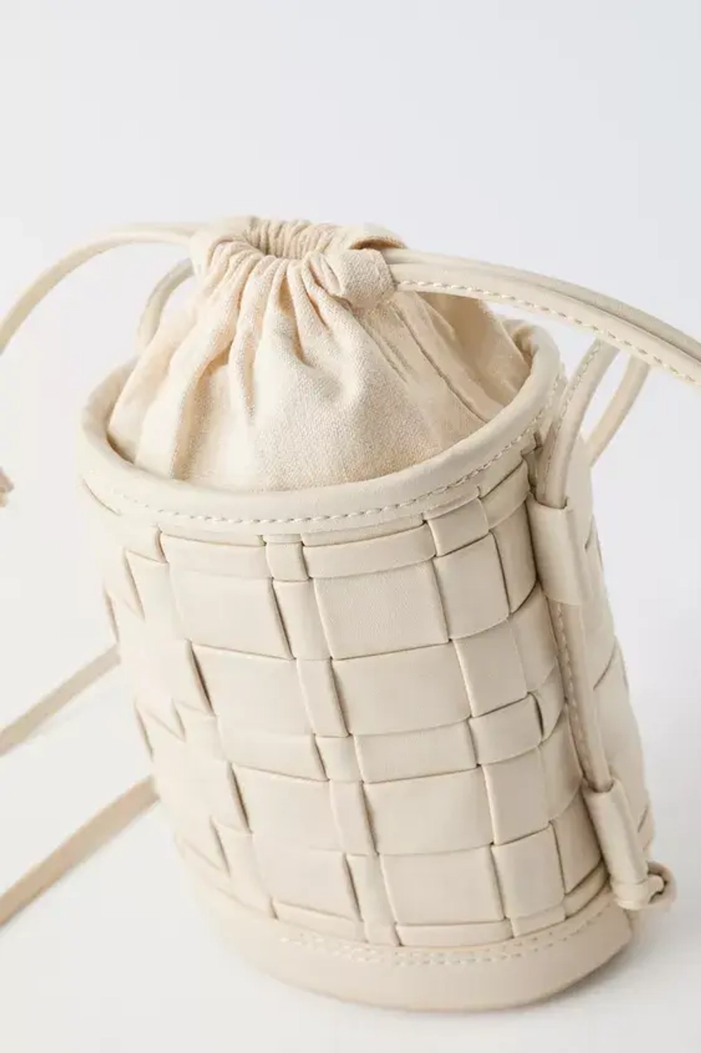 ZARA СУМКА С ПЛЕТЕНЫМ УЗОРОМ, ЭКРЮ