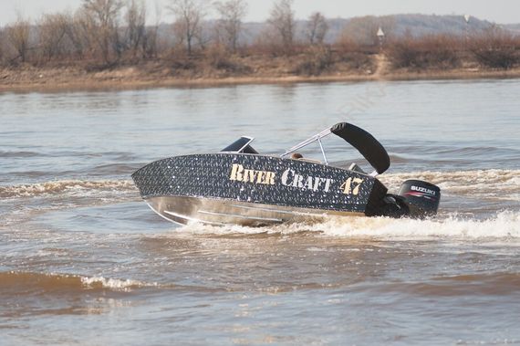 Алюминиевая моторно-гребная лодка RIVERCRAFT RC 47 Fishing