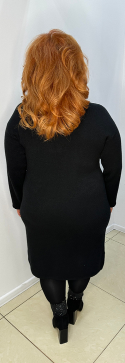 Трикотажное итальянское платье с помпоном