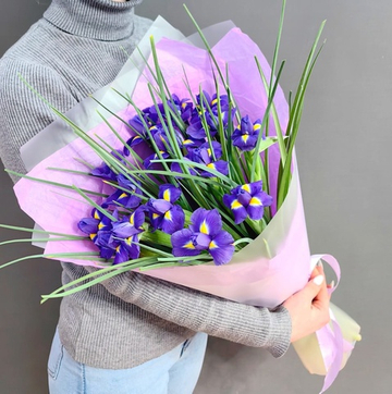 Букет из 15 ирисов