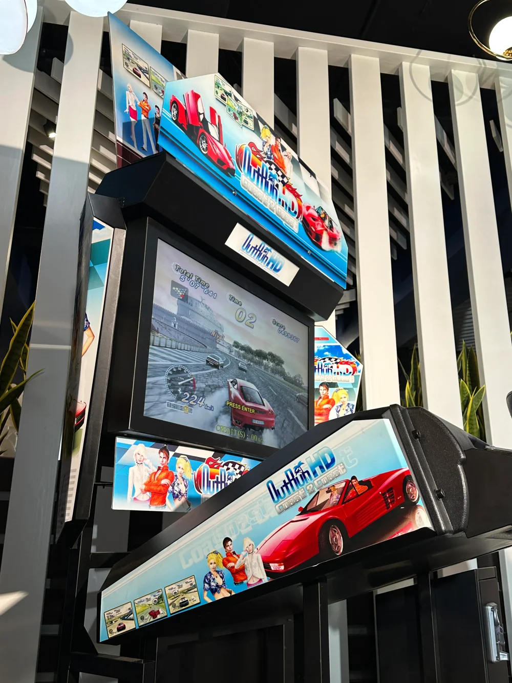 Гоночный симулятор «OutRun»