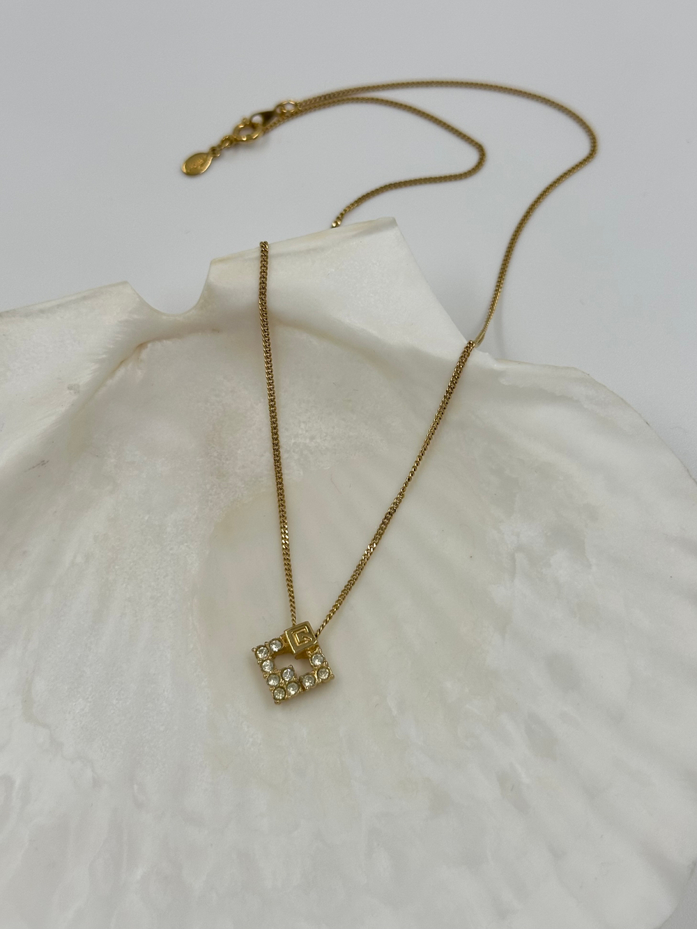 Кулон с кристаллами Givenchy