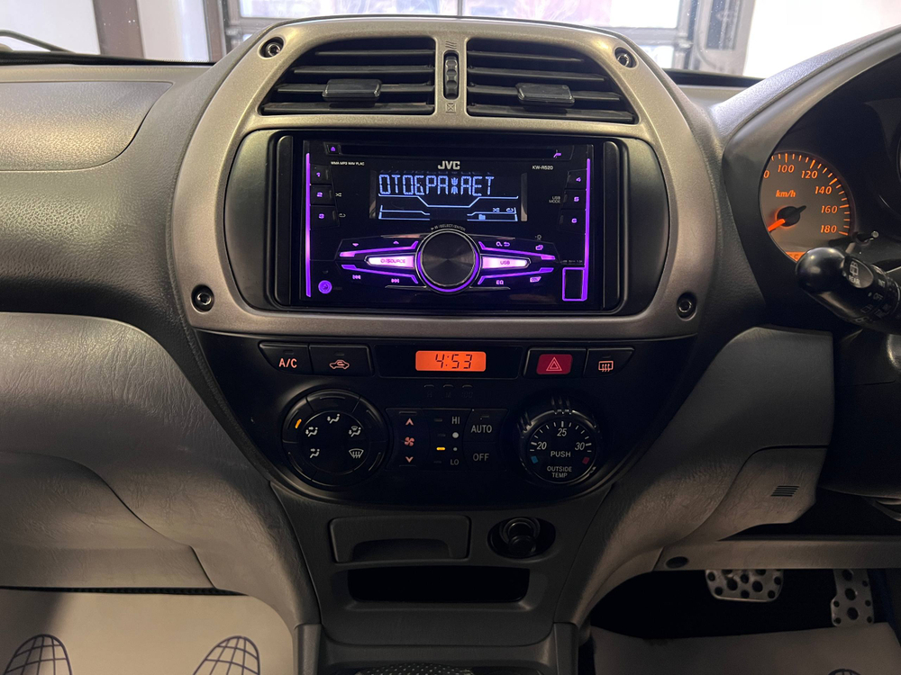 Toyota RAV4, 2002 год