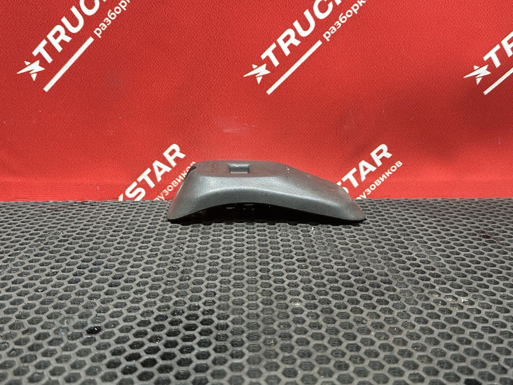 Крышка крепления хомута топливного бака