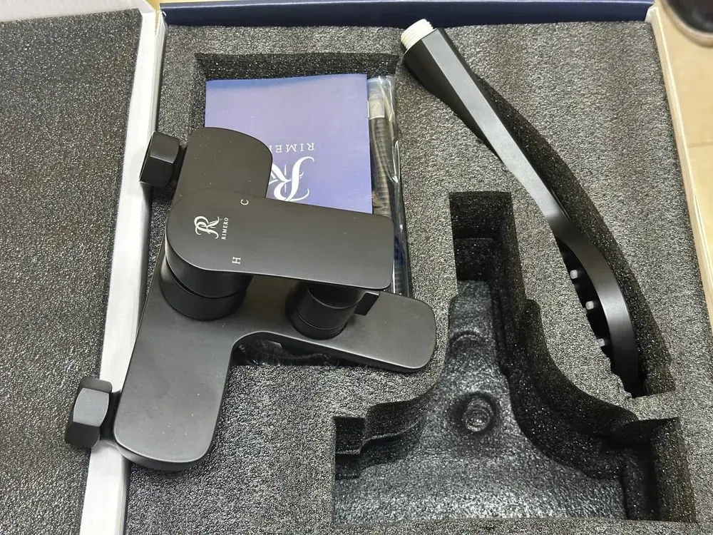 Смеситель для ванны с ручным душем RIMERO RM3070BL (Черный матовый)