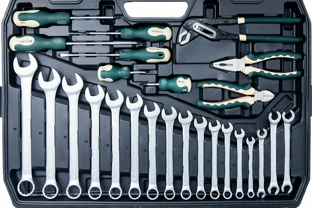 Набор инструмента RF-41802-5: 1/2"&1/4"&3/8"DR с 6-гранными головками 180пр.(пласт. кейс) ROCKFORCE