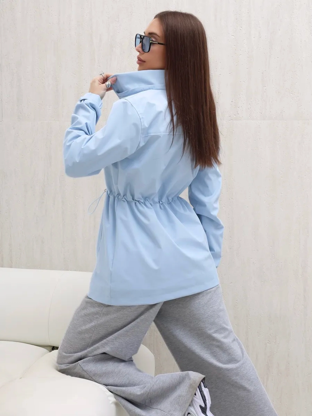 Ветровка с капюшоном удлиненная