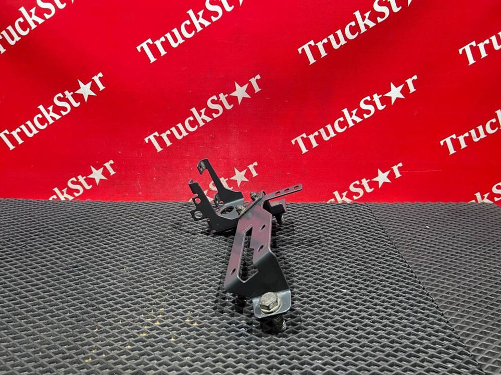 Кронштейн клапана стояночного тормоза