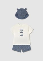 футболка с шортами и панамкой