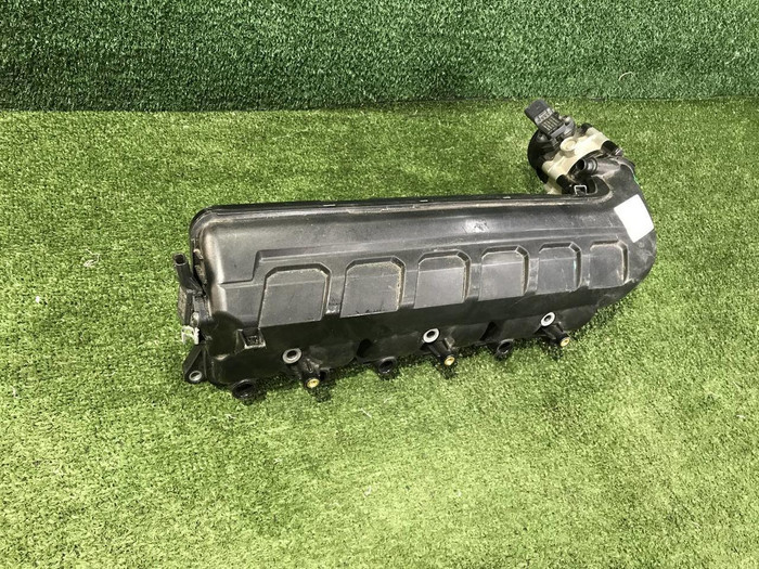 Впускной коллектор 7-12 цилиндров Bentley Bentayga (2015-2020)