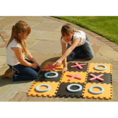 Игра в Крестики-Нолики Садовые 022 (пластиковое поле 90х90 см  пластиковые крестики и нолики)