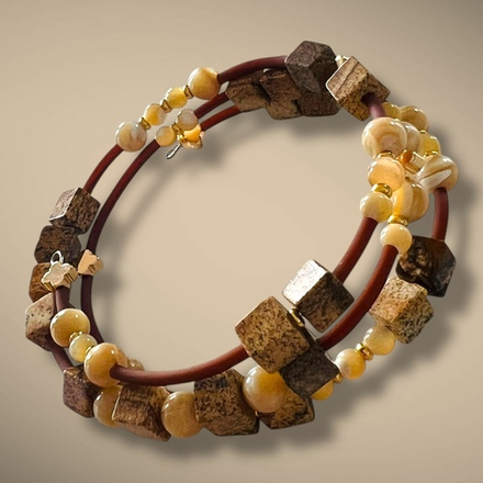 Браслет. Забота настоявшаяся на времени. Леопардовая Яшма и Перламутр